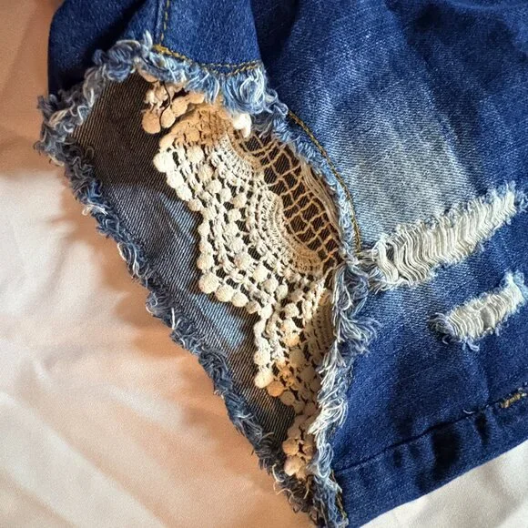 listacle Jean Shorts with Lace - Picture 3 of 9